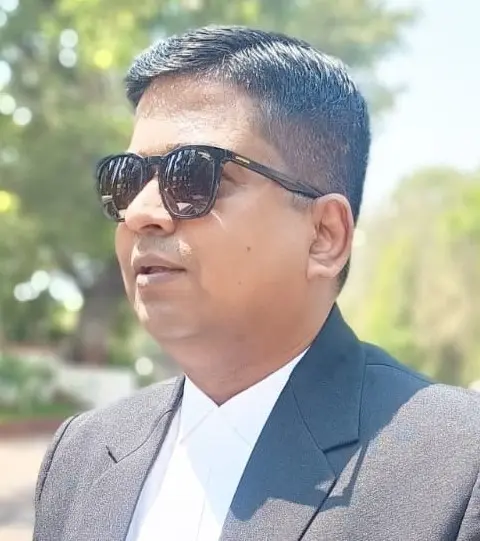 Adv. Shoeb Hakim, expert criminal defense and cyber lawyer, in professional legal attire.