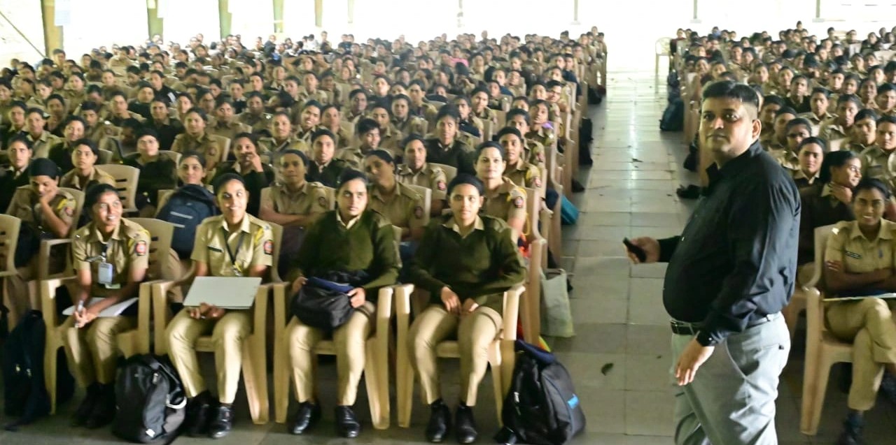 Adv. Shoeb Hakim conducting digital forensics training for Maharashtra Police